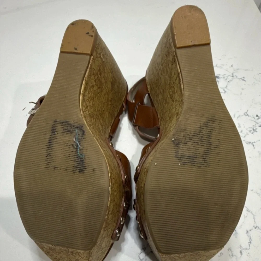 Shoe Dazzle 4” Brown Cork-Textured Platform Wedge Sandals